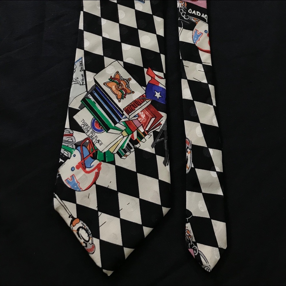 Vintage 90’s Nicole Miller silk tie - unique/retro